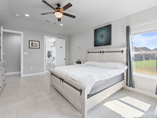 $499,500 | 132 West Medium Meadow Drive, Lytle, TX 78052