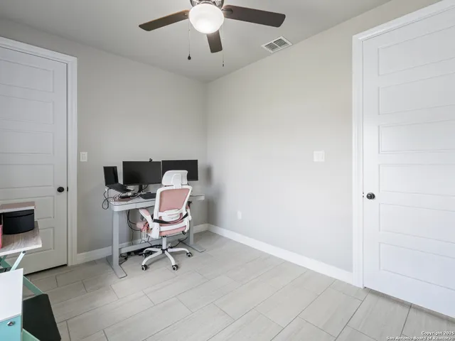 $499,500 | 132 West Medium Meadow Drive, Lytle, TX 78052