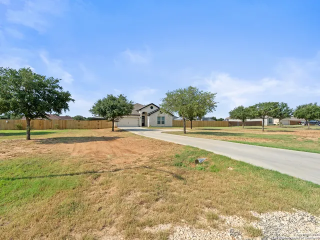 $499,500 | 132 West Medium Meadow Drive, Lytle, TX 78052