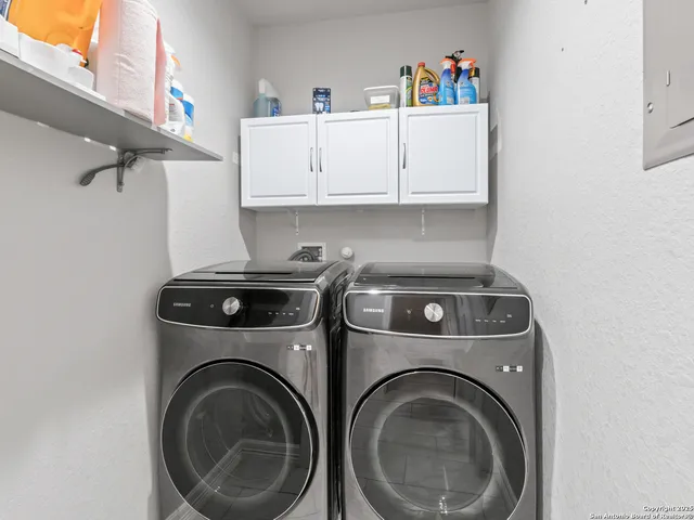 $499,500 | 132 West Medium Meadow Drive, Lytle, TX 78052