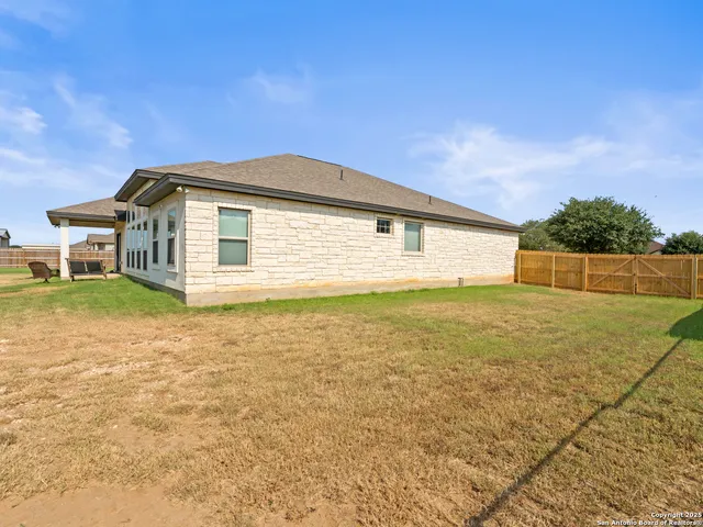 $499,500 | 132 West Medium Meadow Drive, Lytle, TX 78052