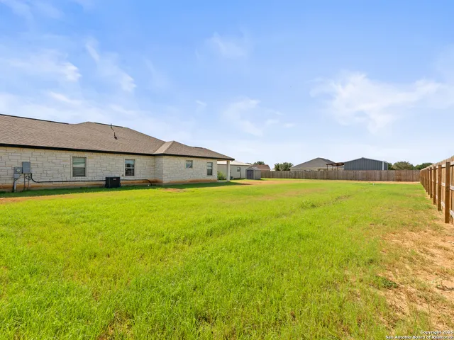 $499,500 | 132 West Medium Meadow Drive, Lytle, TX 78052