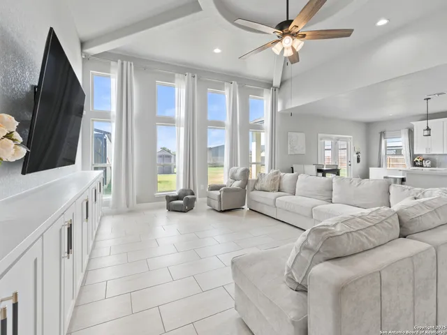 $499,500 | 132 West Medium Meadow Drive, Lytle, TX 78052