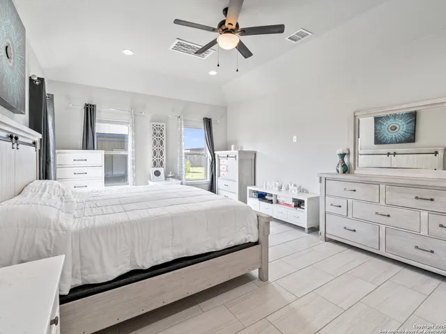 $499,500 | 132 West Medium Meadow Drive, Lytle, TX 78052