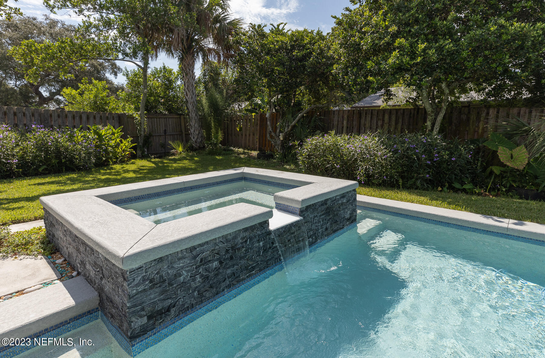 9 Amberjack Road Ponte Vedra Beach, FL 32082 - Photo 26 of 30 a view of a bathtub in a yard with wooden fence