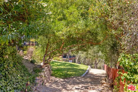 $2,195,000 | 19805 Valley View Drive, Topanga, CA 90290