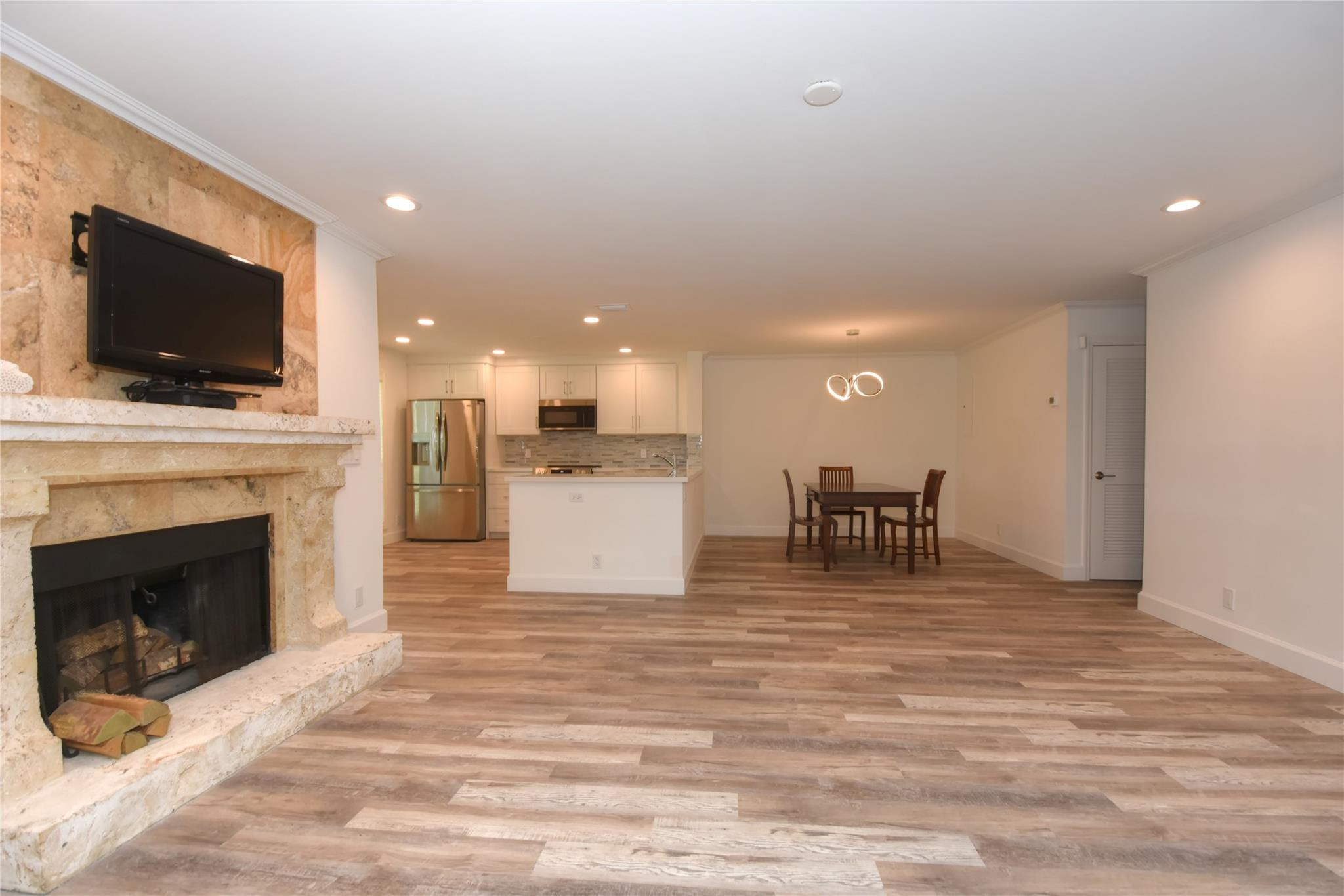 5064 Heatherhill Lane, Unit 7 Boca Raton, FL 33486 - Photo 11 of 33 Open flow to family areas