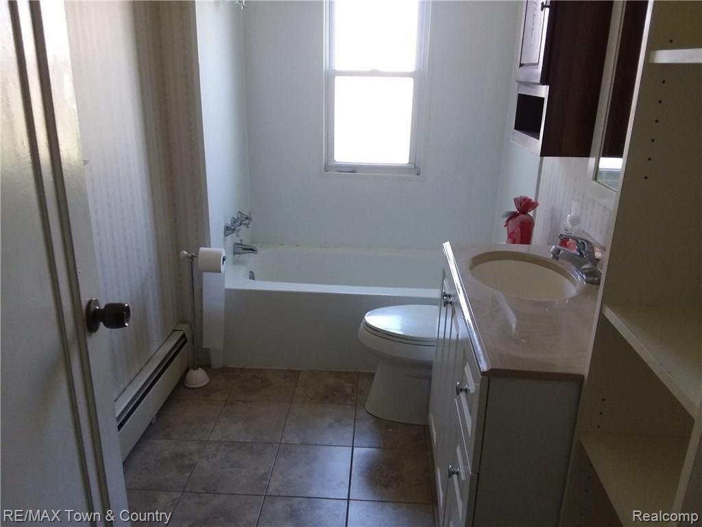 28580 Allen Road Trenton, MI 48183 - Photo 14 of 32 20180429_121228.jpg