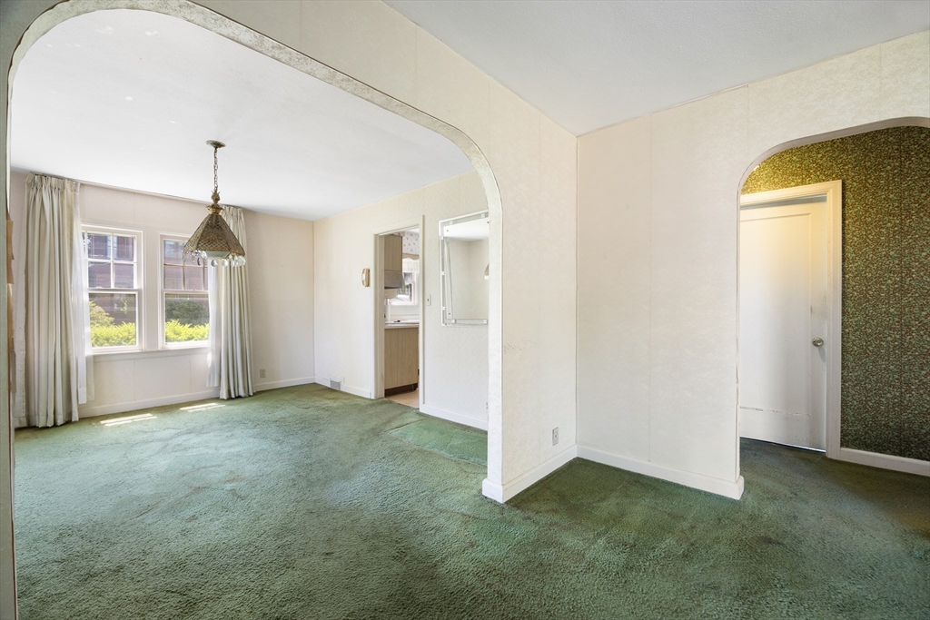 216 Springfield Street Chicopee, MA 01013 - Photo 4 of 26