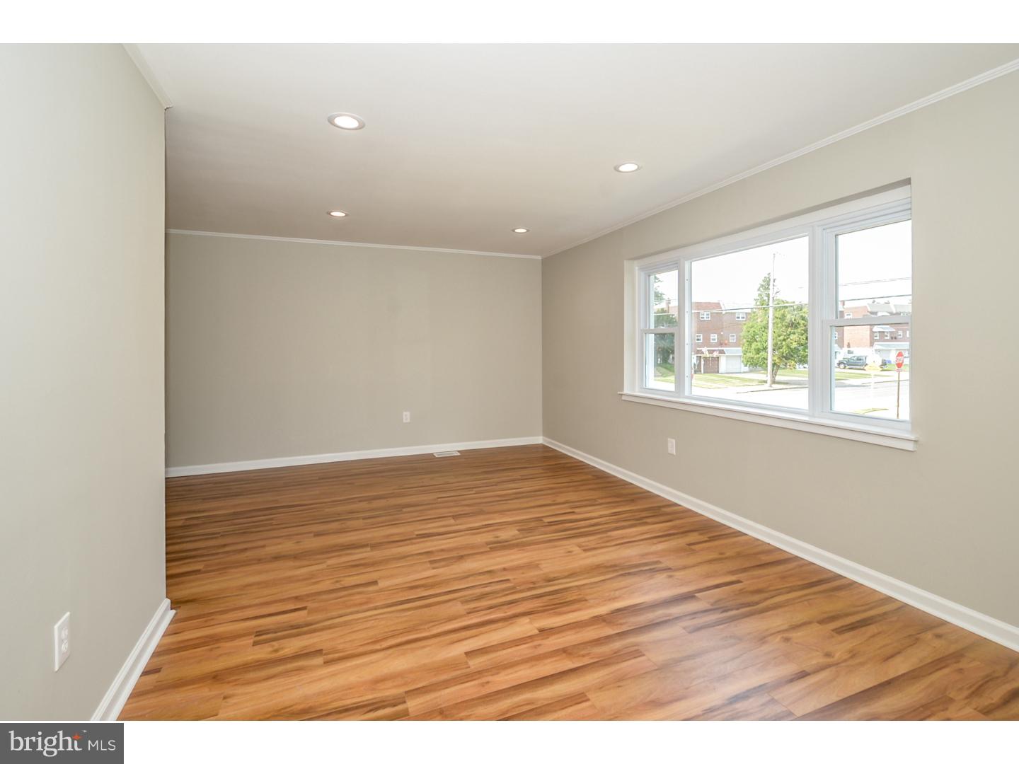 3900 Fairdale Road, Unit A Philadelphia, PA 19154 - Photo 2 of 18 Living Room