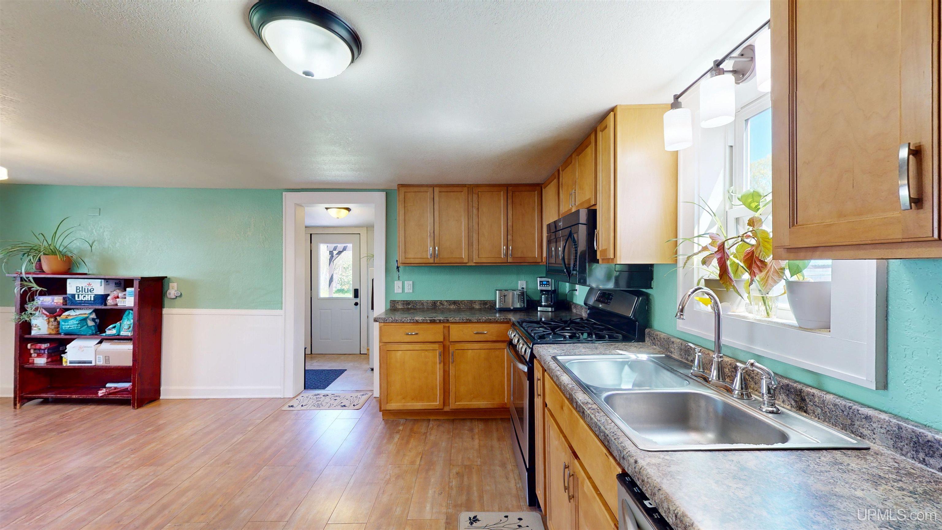 422 Washington Street Ishpeming, MI 49849 - Photo 12 of 46