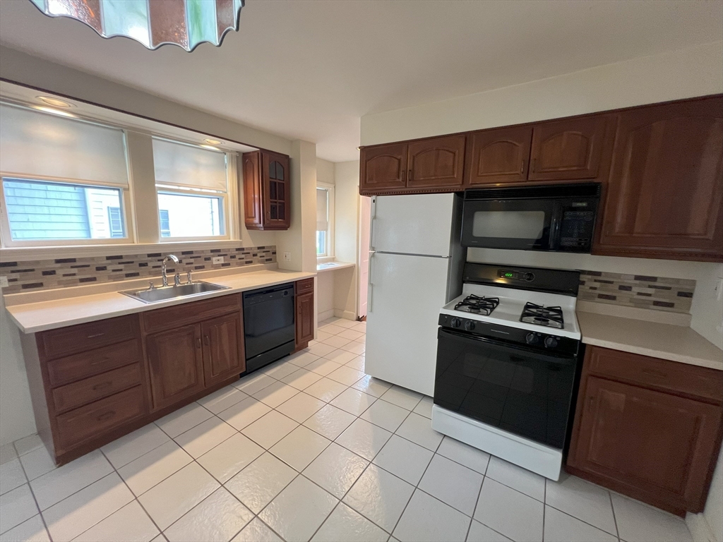 19 Maple Street, Unit 19 Newton, MA 02466 - Photo 2 of 30