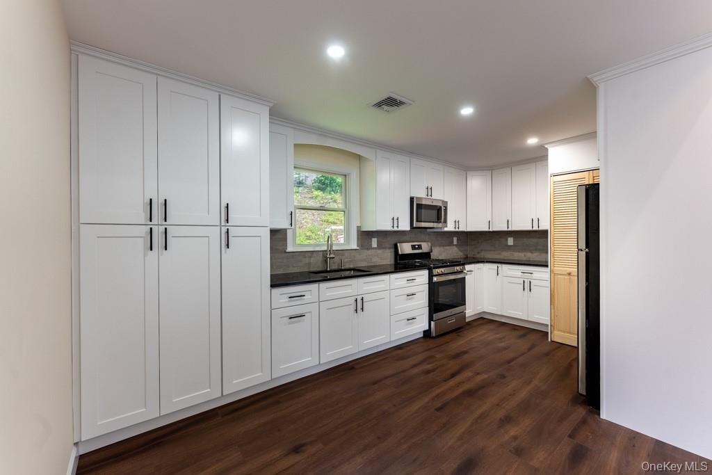745 Peekskill Hollow Road Putnam Valley, NY 10579 - Photo 7 of 22