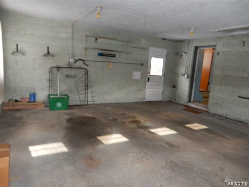 1368 Fairholme Road Grosse Pointe, MI 48236 - Photo 17 of 17 garage.JPG