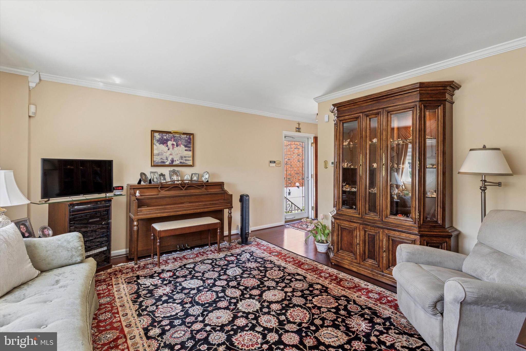 7406 Hill Road Philadelphia, PA 19128 - Photo 3 of 25 Gallery Image 3
