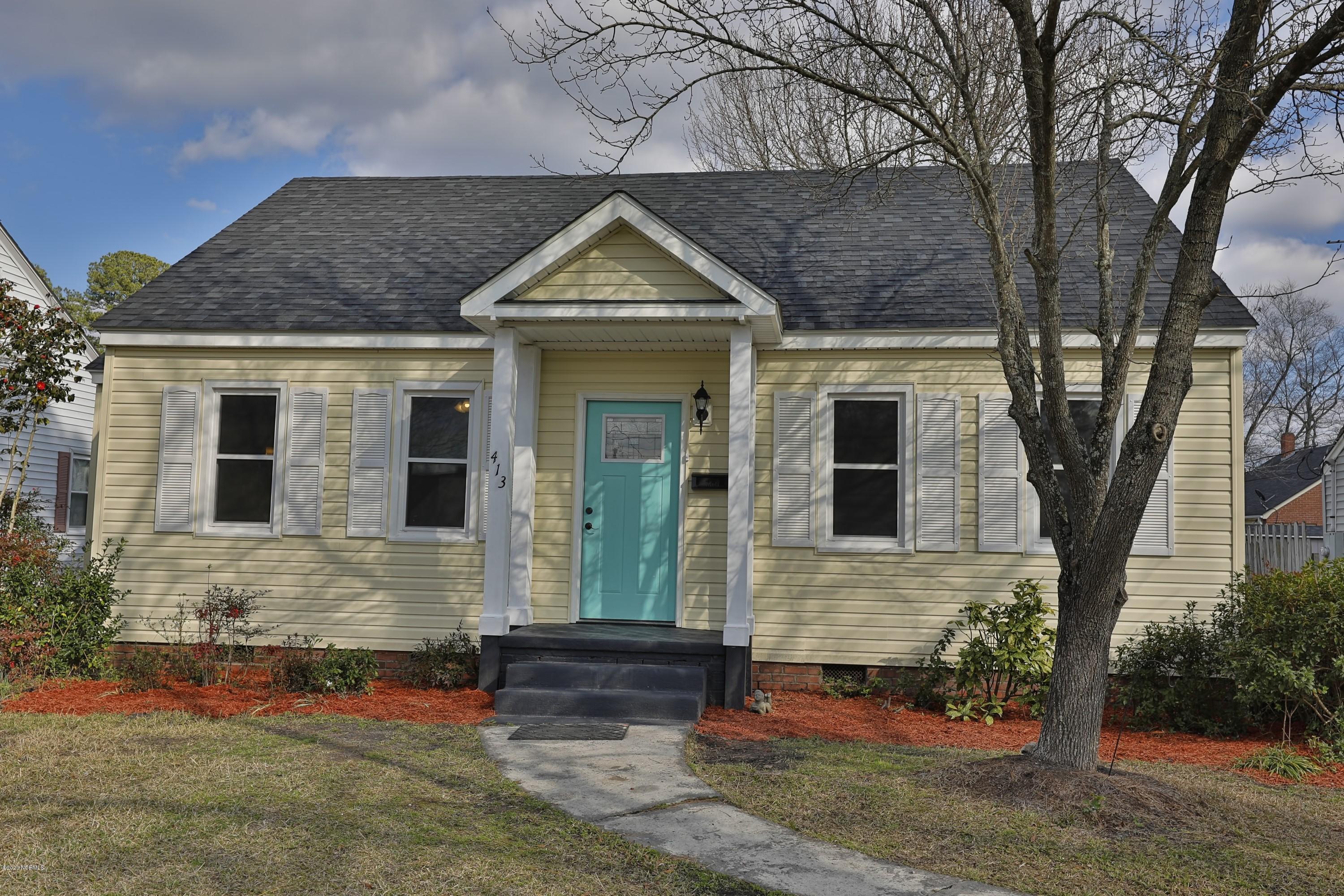 413 South Raleigh Street Wallace, NC 28466 - Photo 1 of 21 Front view