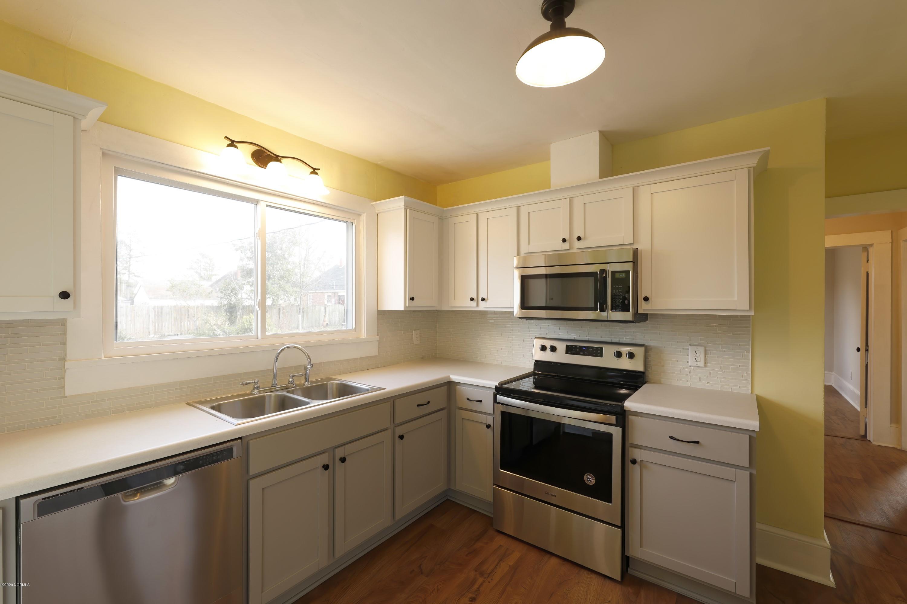 413 South Raleigh Street Wallace, NC 28466 - Photo 6 of 21 _GW_9011-denoise etf (Custom)