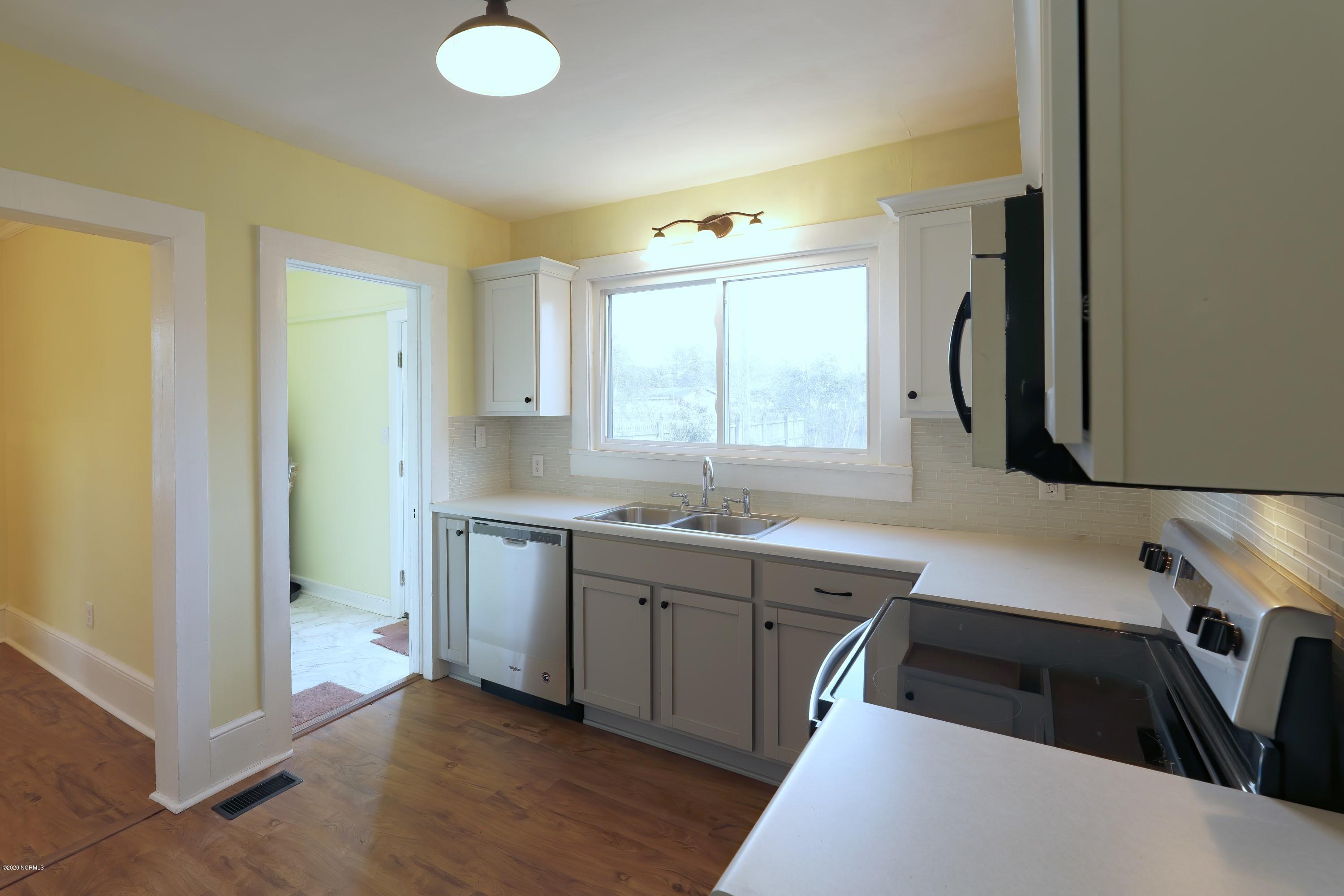 413 South Raleigh Street Wallace, NC 28466 - Photo 7 of 21 _GW_9016-denoiseetfb (Custom)