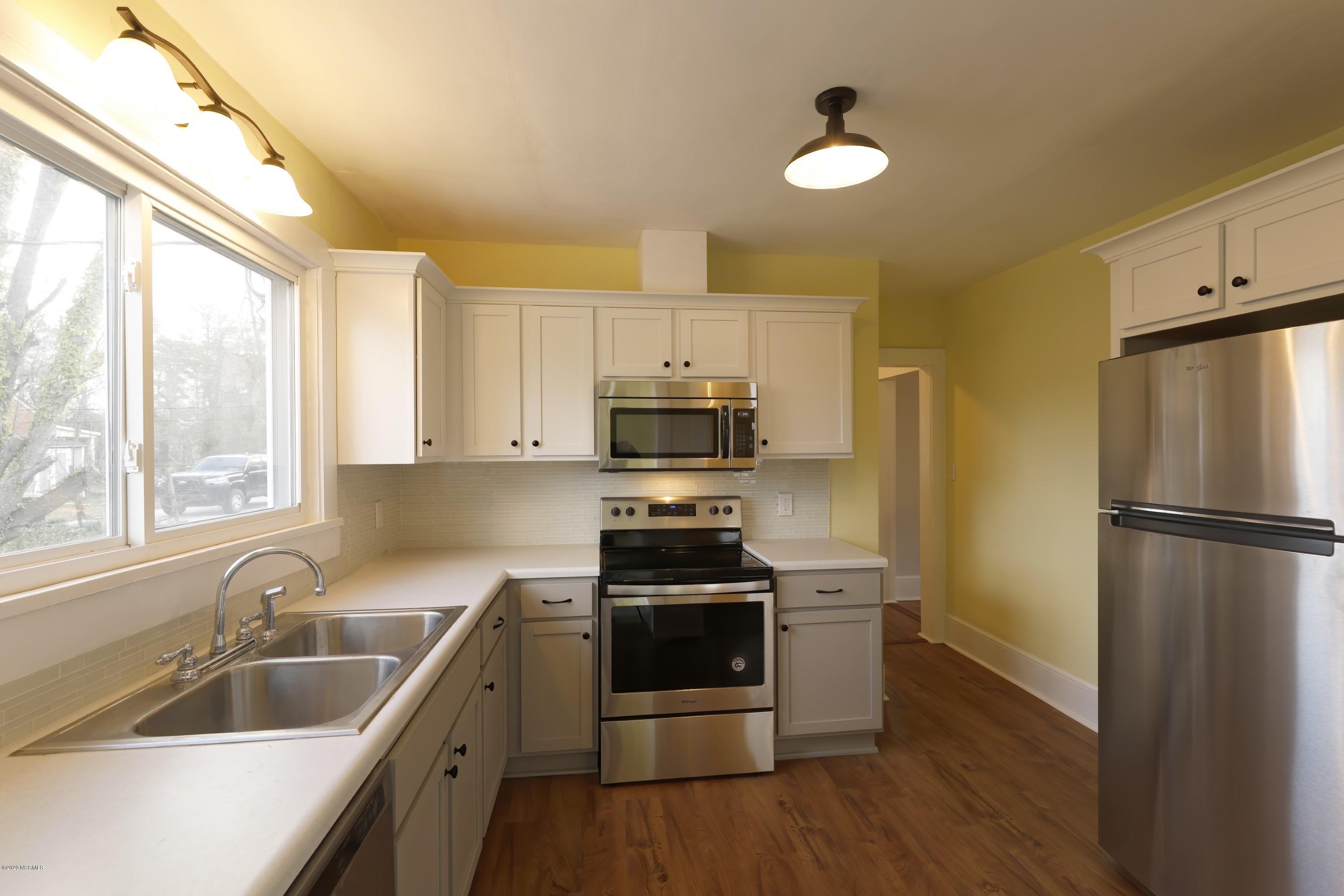 413 South Raleigh Street Wallace, NC 28466 - Photo 8 of 21 _GW_9018-denoise etf (Custom)