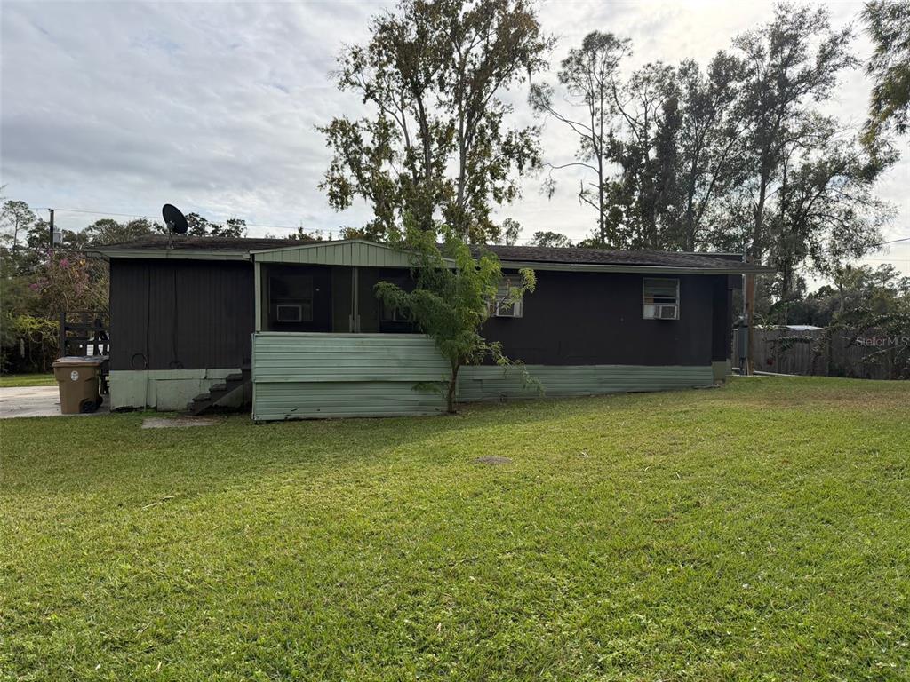 5071 Hibiscus Road Kissimmee, FL 34746 - Photo 8 of 12 a front view of a house with garden