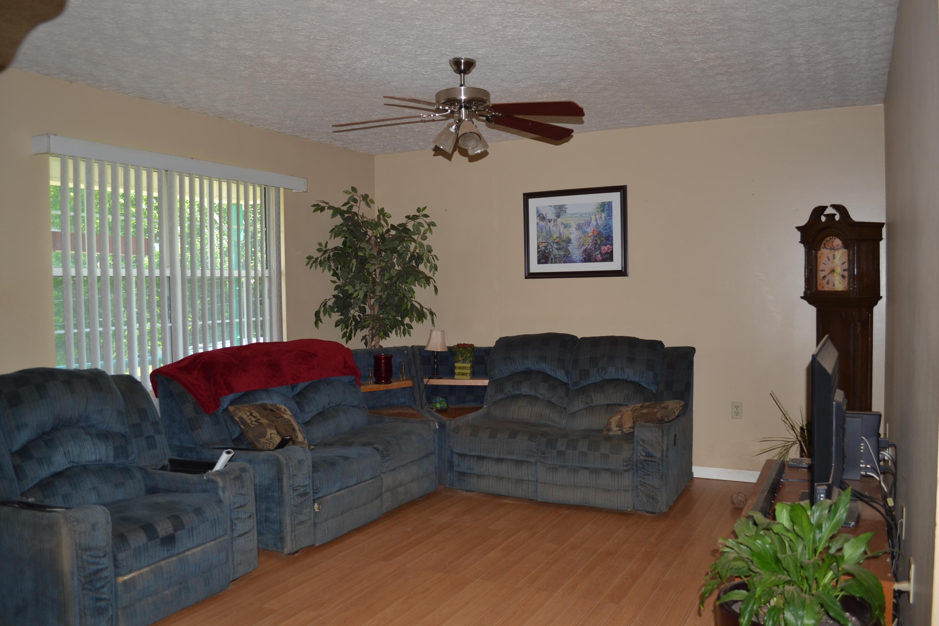 2853 6 Mile Road Maryville, TN 37803 - Photo 9 of 20 Laminate flooring