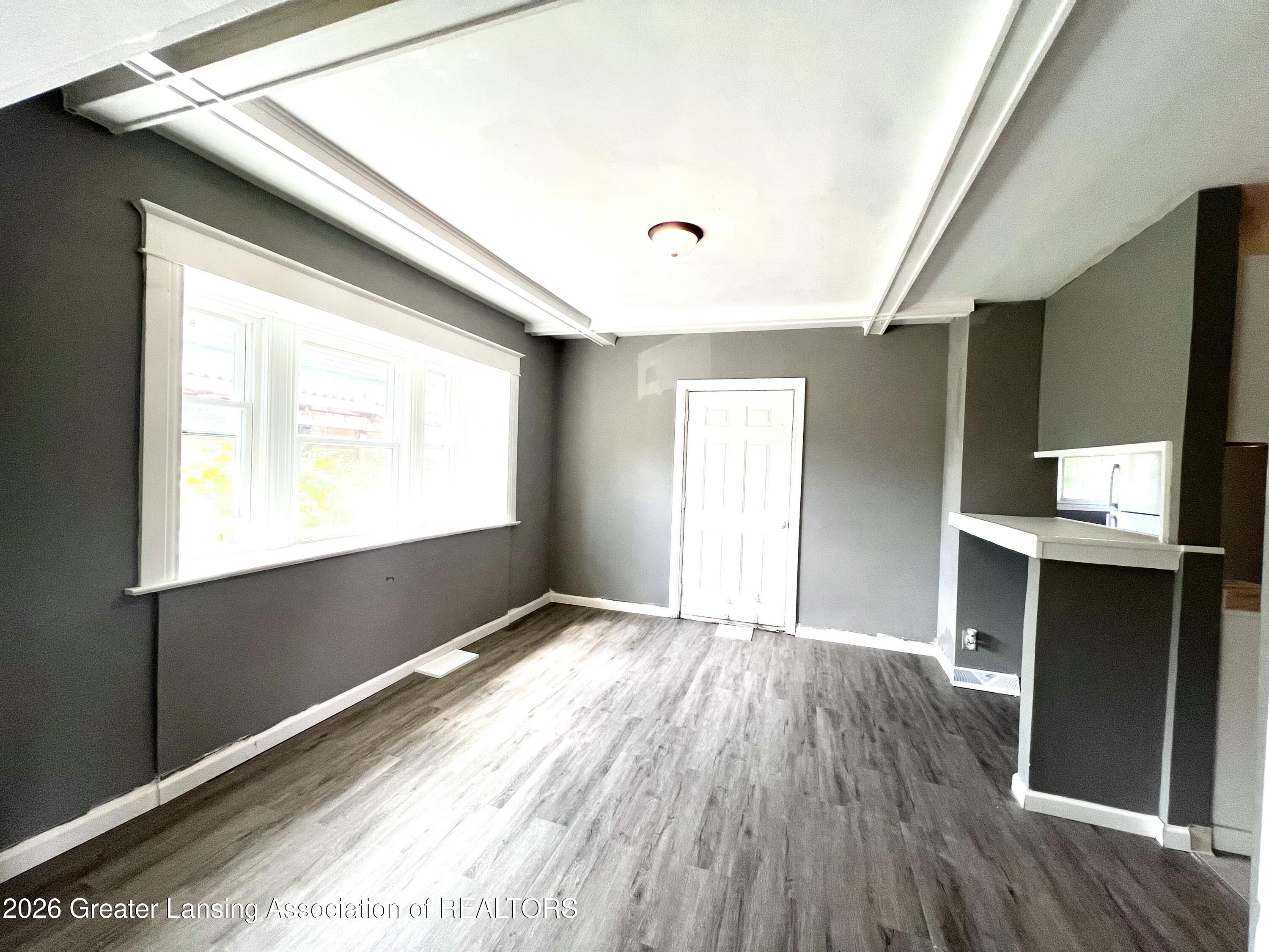 933 Porter Street Lansing, MI 48906 - Photo 5 of 30 1C690AA9-A3EB-48E8-9BB5-69EEF7087BBC