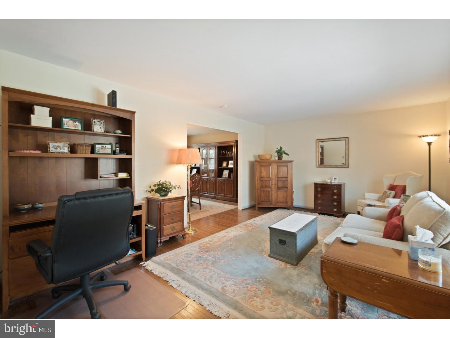 112 Greenvale Road Cherry Hill, NJ 08034 - Photo 14 of 25 Living Room