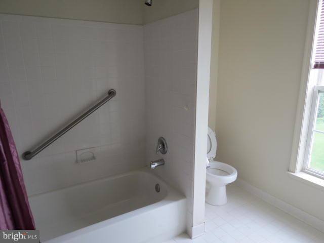 2126 Queensguard Road Silver Spring, MD 20906 - Photo 13 of 25 a bathroom with a toilet and a bathtub