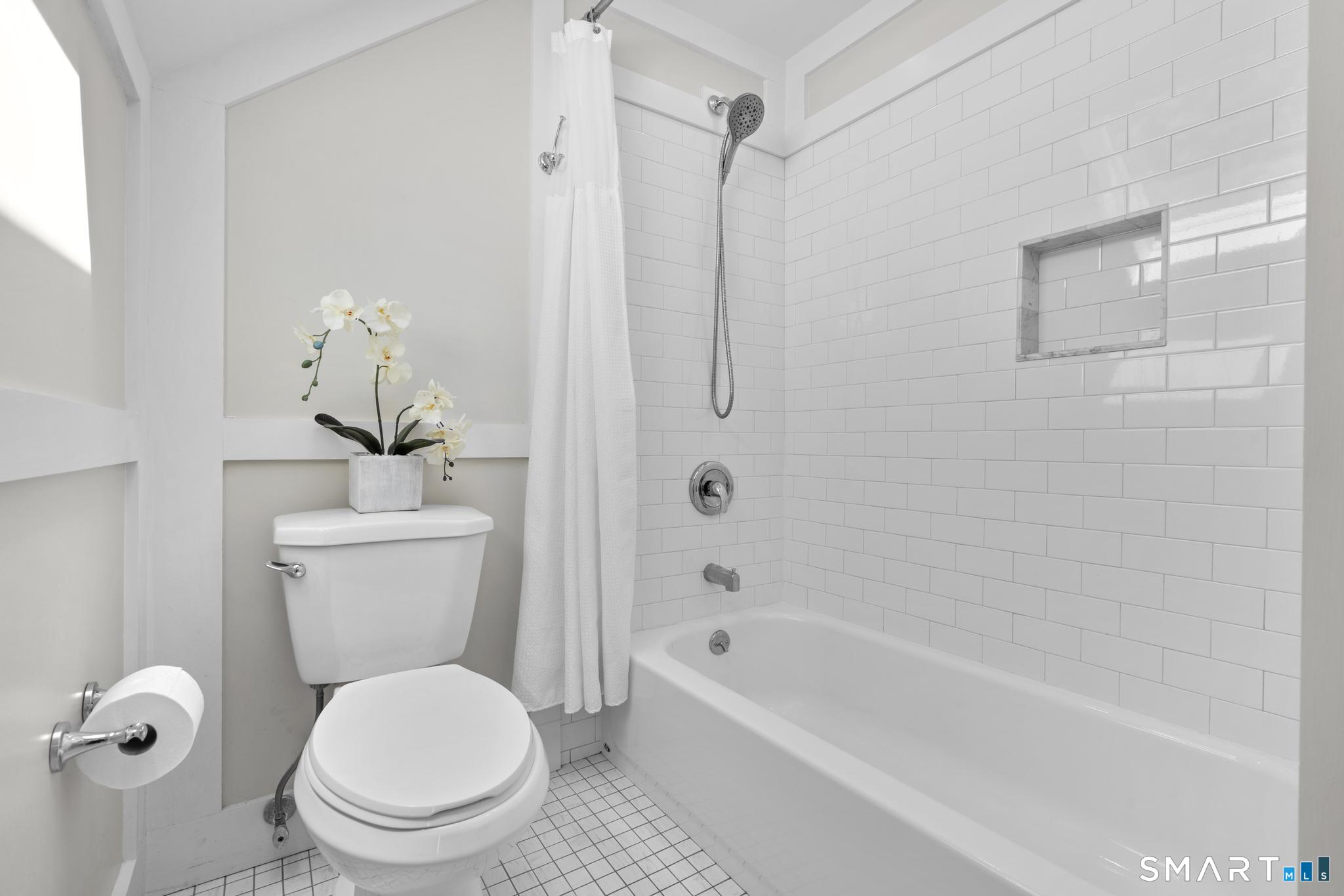 324 Villa Avenue Fairfield, CT 06825 - Photo 35 of 40 Upstairs Full Bathroom With Tub