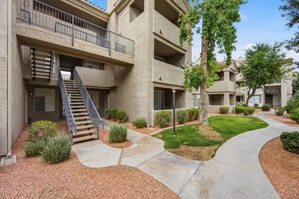 $1,350 | 3830 East Lakewood Parkway East, Unit 2067, Phoenix, AZ 85048