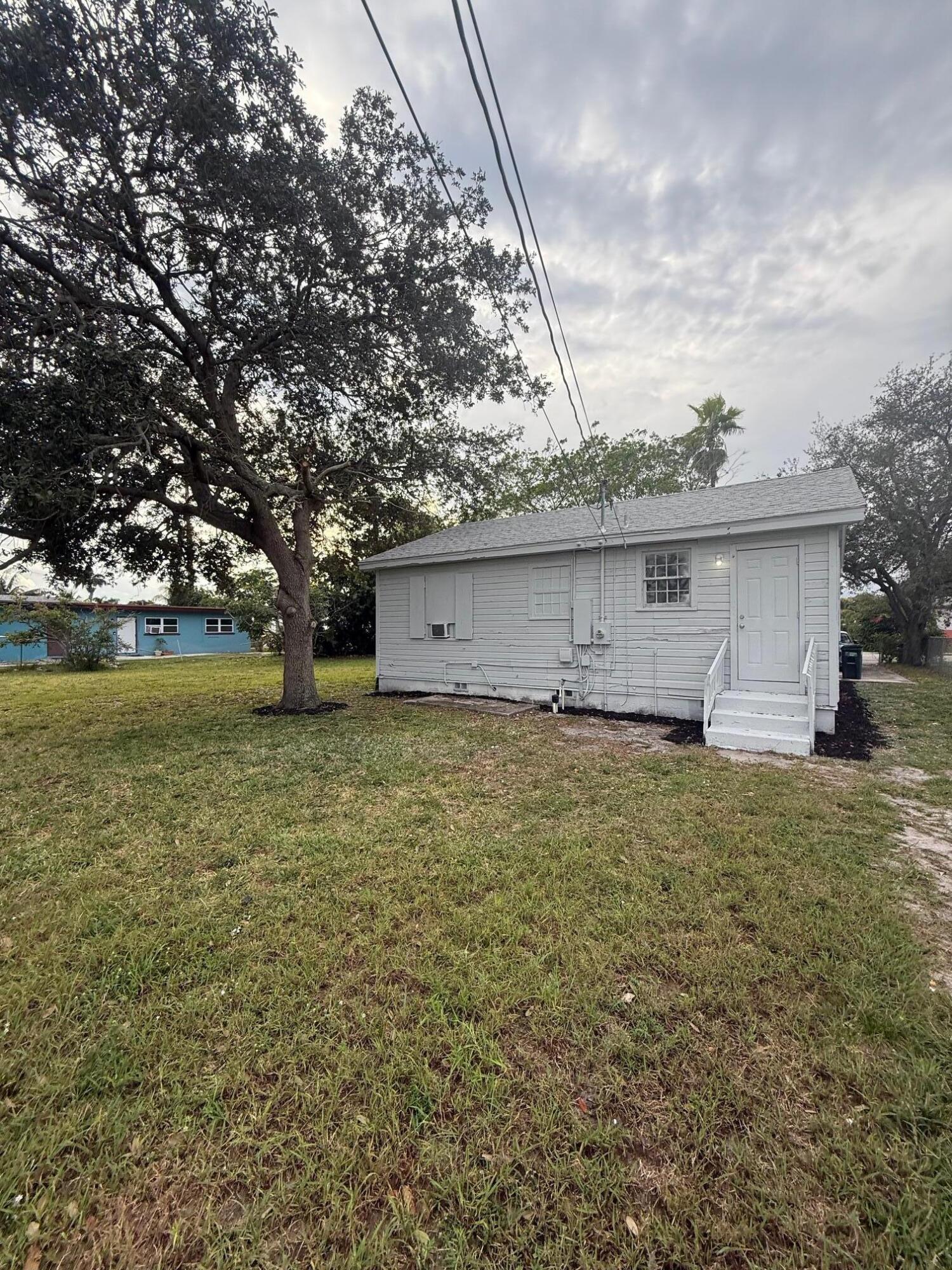 33 Southwest 12th Avenue Delray Beach, FL 33444 - Photo 2 of 17 IMG_5875