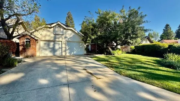 $3,295 | 564 East Braddock Drive, Fresno, CA 93720