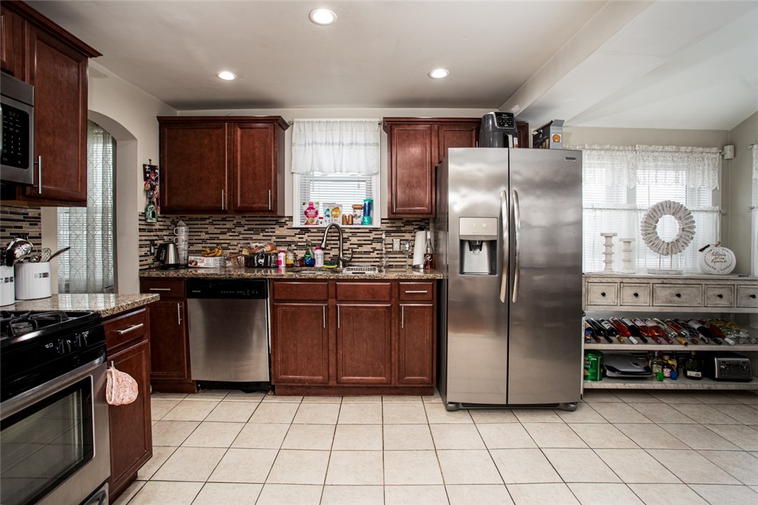 45 Tappan Street Providence, RI 02908 - Photo 12 of 24