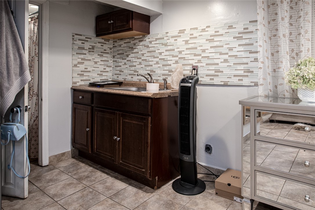 45 Tappan Street Providence, RI 02908 - Photo 13 of 24