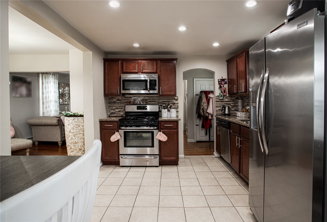 45 Tappan Street Providence, RI 02908 - Photo 8 of 24