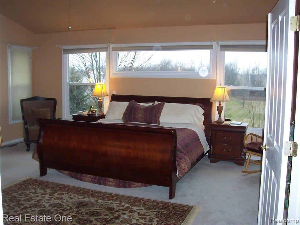 4080 Holly Lane Rochester, MI 48306 - Photo 15 of 25 Spacious Master Bedroom