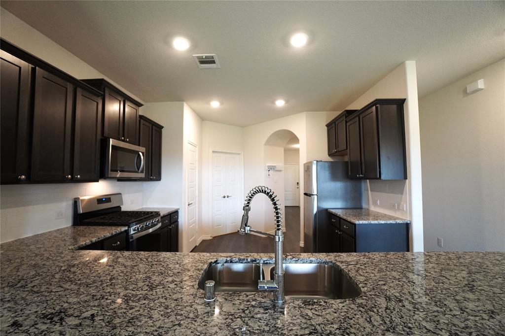 476 Declaration Way Fate, TX 75189 - Photo 8 of 28 Gallery Image 8