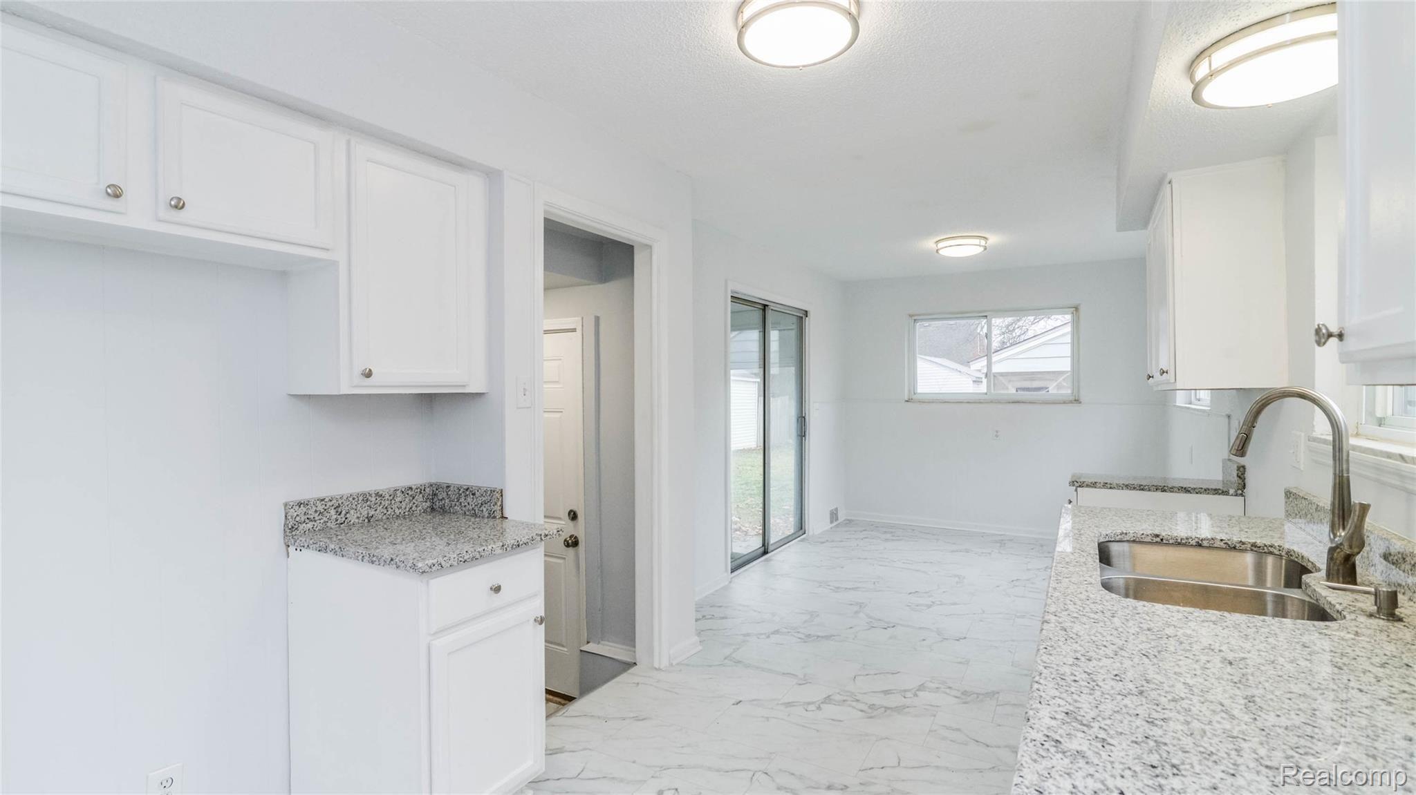 16741 East Eight Mile Road Eastpointe, MI 48021 - Photo 9 of 31 0102200101603_24.jpg