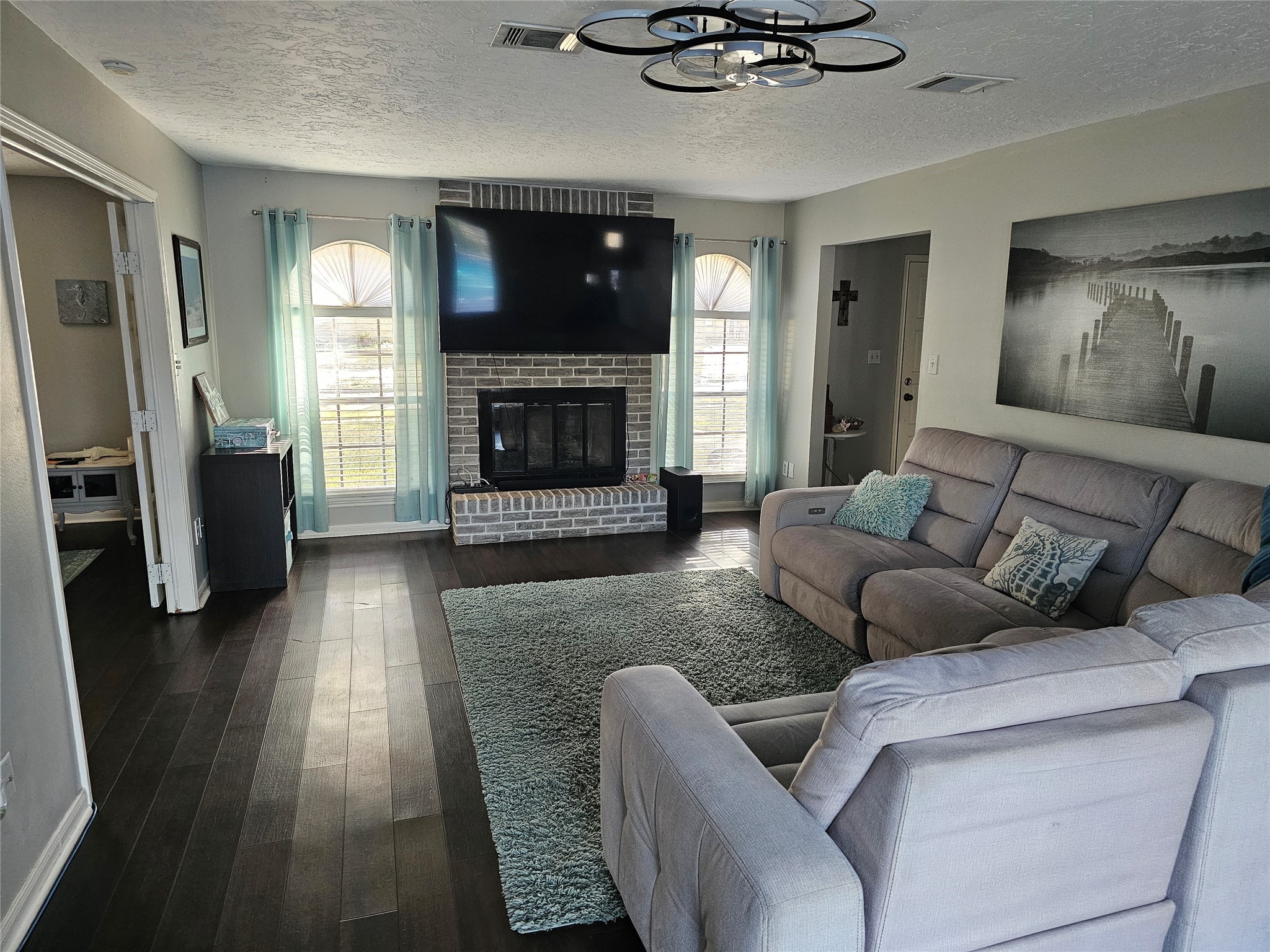 14822 Cedar Point Drive Houston, TX 77070 - Photo 8 of 37 Living Room