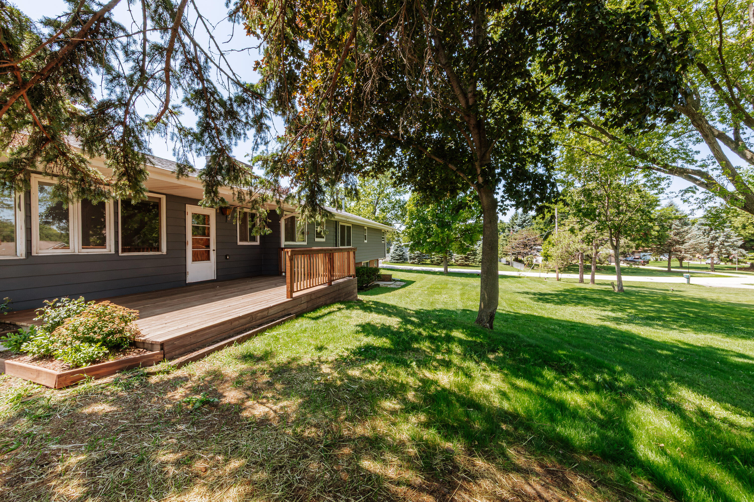 21670 West Glengarry Road New Berlin, WI 53146 - Photo 6 of 50 Easy Deck Access