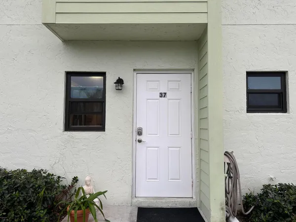 $2,300 | 9417 South Ocean Drive, Unit 37, Jensen Beach, FL 34957