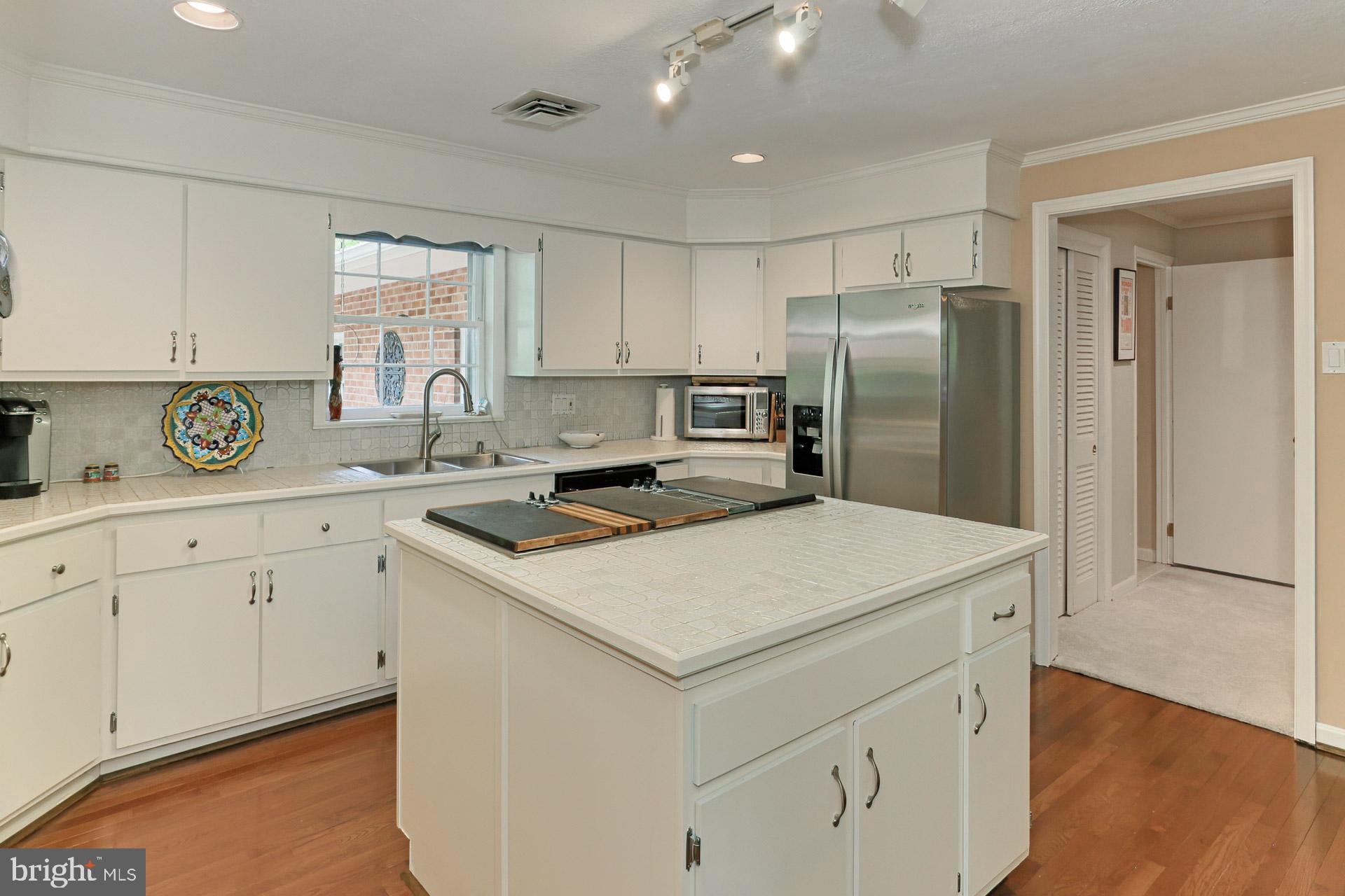 11709 Henderson Road Clifton, VA 20124 - Photo 13 of 48 Gallery Image 13
