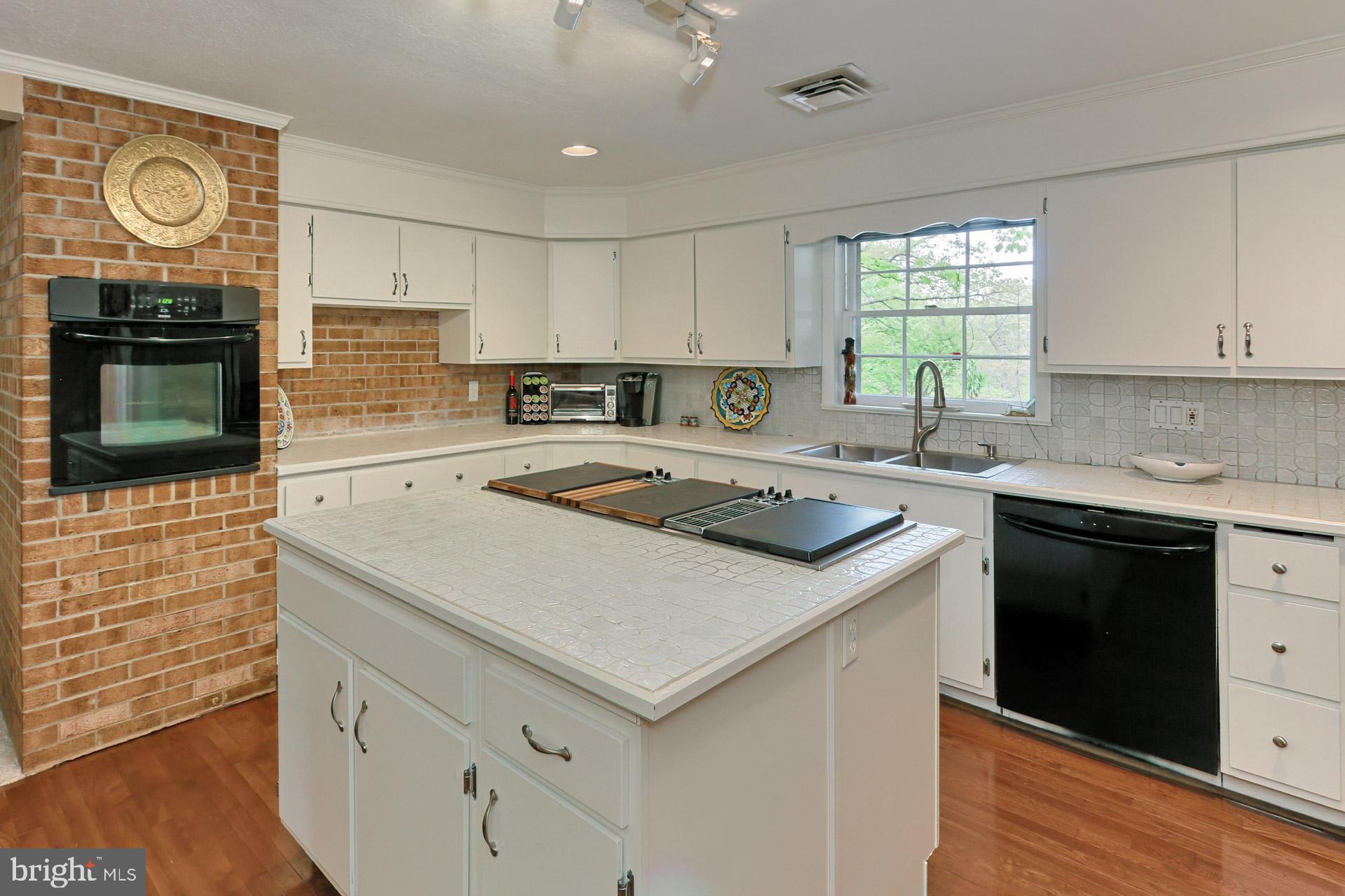 11709 Henderson Road Clifton, VA 20124 - Photo 14 of 48 Gallery Image 14