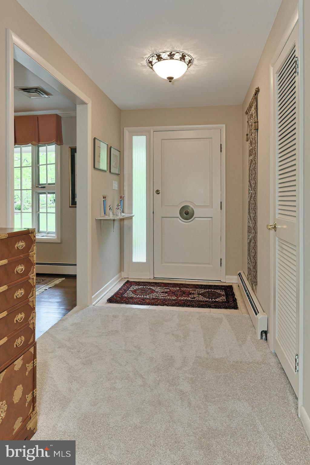 11709 Henderson Road Clifton, VA 20124 - Photo 8 of 48 Gallery Image 8