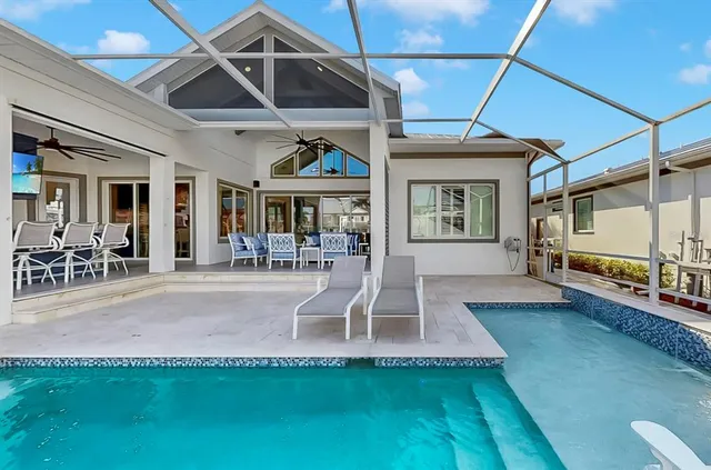 $1,599,000 | 703 Pinckney Drive, Apollo Beach, FL 33572