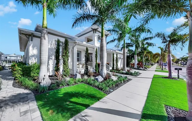 $1,599,000 | 703 Pinckney Drive, Apollo Beach, FL 33572