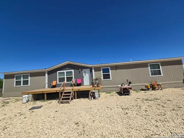 $390,000 | 5581 Fm 1986 La, La Pryor, TX 78872