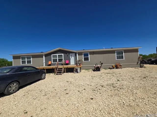 $390,000 | 5581 Fm 1986 La, La Pryor, TX 78872