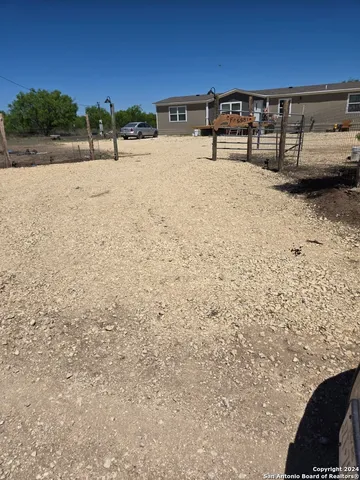 $390,000 | 5581 Fm 1986 La, La Pryor, TX 78872