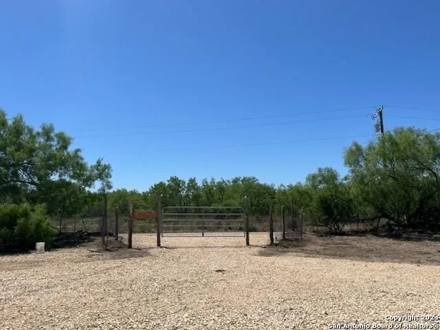 $390,000 | 5581 Fm 1986 La, La Pryor, TX 78872